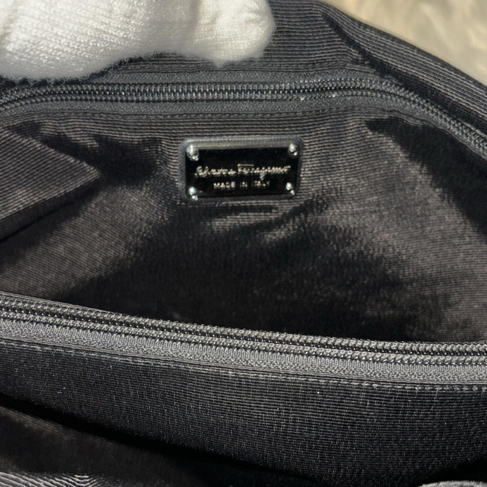 FERRAGAMO “RARE” HEELS SHOULDER BAG - Picture 13 of 17